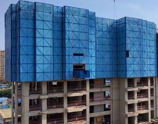 建筑爬架网依靠爬架电动葫芦固定熊猫体育悬挂(图1)