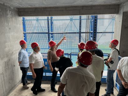 获广东省建筑安全协会熊猫体育官网点赞！联塑集团领创智能爬架引领建筑安全技术创新(图2)