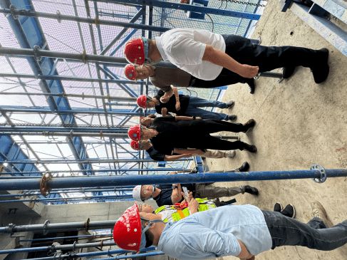 获广东省建筑安全协会熊猫体育官网点赞！联塑集团领创智能爬架引领建筑安全技术创新(图4)