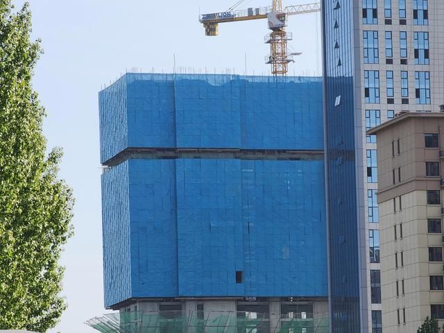 提升架爬架网：筑梦高空的安全卫士智领熊猫体育建筑新纪元(图3)